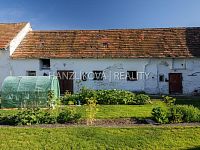 prodej zrekonstruovaného hospodářského stavení o výměře 1759 m2, Pištín u Českých Budjěovic - pohled na dům