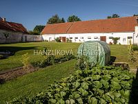 prodej zrekonstruovaného hospodářského stavení o výměře 1759 m2, Pištín u Českých Budjěovic - pohled na dům