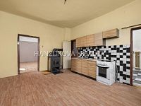 prodej rodinného domu se zahradou a garáží, Vráto - 25-06-09 Vráto RD Foto_27.JPG