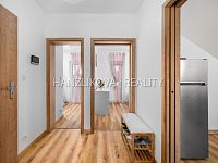 prodej zařízeného apartmánu 3+kk se sklepem a vyhrazeným parkovacím stáním, Černá v Pošumaví - 10.jpg