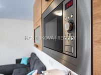 prodej zařízeného apartmánu 3+kk se sklepem a vyhrazeným parkovacím stáním, Černá v Pošumaví - 25.jpg