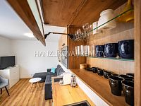 prodej zařízeného apartmánu 3+kk se sklepem a vyhrazeným parkovacím stáním, Černá v Pošumaví - 6.jpg