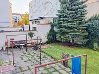 Pronájem bytu 1+kk, ul. Jírovcova - Společný dvůr se zahradou, pronájem bytu 1+kk, Jírovcova, České Budějovice