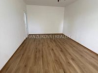 Pronájem bytu 2+1, Plzeňská ulice - Nabízíme k pronájmu byt 2+1 v panelovém domě v blízkosti řeky Vltavy, a to v Plzeňské ulici.