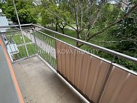 Pronájem bytu 2+1, Plzeňská ulice - Nabízíme k pronájmu byt 2+1 v panelovém domě v blízkosti řeky Vltavy, a to v Plzeňské ulici.