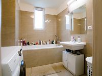 Pronájem nového bytu 2+kk s terasou a sklepem, Klaricova ul., České Budějovice - Koupelna, pronájem bytu 2+kk, Klaricova, České Budějovice