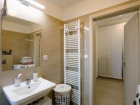 Pronájem nového bytu 2+kk s terasou a sklepem, Klaricova ul., České Budějovice - Koupelna, pronájem bytu 2+kk, Klaricova, České Budějovice