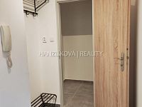 Pronájem zrekonstruovaného bytu 2+kk, (č. 12) Fr. Šrámka - Předsíň, pronájem bytu 2+kk, F. Šrámka, České Budějovice