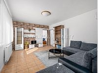 prostorný rodinný dům v Rudolfově - ideální pro bydlení dvou generací i podnikání - bytová jednotka v 1. NP