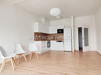 Pronájem nového bytu 2+kk s terasou, sklepem a garážovým stáním, ul. K. Šatala., České Budějovice - Kuchyně, pronájem bytu 2+kk, K. Šatala, České Budějovice