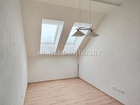 Pronájem nového bytu 2+kk s terasou, sklepem a garážovým stáním, ul. K. Šatala., České Budějovice - Ložnice, pronájem bytu 2+kk, K. Šatala, České Budějovice