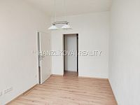 Pronájem nového bytu 2+kk s terasou, sklepem a garážovým stáním, ul. K. Šatala., České Budějovice - Ložnice, pronájem bytu 2+kk, K. Šatala, České Budějovice