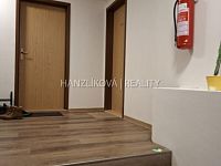 pronájem bytu 2kk, 66 m2 v podkroví zrekonstruované bývalé Obecní školy - Polná na Šumavě - 20251116_151031.jpg