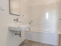 Pronájem zrekonstruovaného bytu 2+kk, (č. 12) Fr. Šrámka - Koupelna, pronájem bytu 2+kk, F. Šrámka, České Budějovice