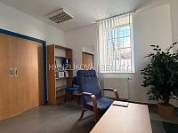 Pronájem kancelářských prostor ( 37 m2) s parkováním, Husova tř. - centrum ČB - IMG_1517.jpeg