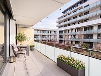 Kompletně zařízený, nový, prostorný byt 1+kk s terasou a garáží (63 m²) – novostavba, O. Nedbala, ČB - 70465276-D09E-4478-A67C-D42005EBD31B.jpg