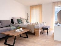 Kompletně zařízený, nový, prostorný byt 1+kk s terasou a garáží (63 m²) – novostavba, O. Nedbala, ČB - D9511A0E-1C5F-41EE-B7FE-25645CC3D1AD.jpg