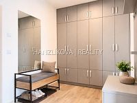 Kompletně zařízený, nový, prostorný byt 1+kk s terasou a garáží (63 m²) – novostavba, O. Nedbala, ČB - E08F8D75-F479-41DB-9416-EB936F8B8D33.jpg