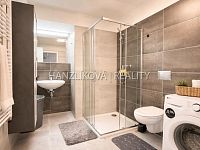 Kompletně zařízený, nový, prostorný byt 1+kk s terasou a garáží (63 m²) – novostavba, O. Nedbala, ČB - FB85412B-E0EC-4E18-A2EC-7D8A991E6A7F.jpg
