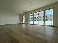 pronájem prostorného, částečně zařízeného bytu 1kk s terasou,  a garážovým stáním, O.Nedbala - byt 1+kk, Oskara Nedbala, hlavní obytná místnost