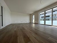 pronájem prostorného, částečně zařízeného bytu 1kk s terasou,  a garážovým stáním, O.Nedbala - byt 1+kk, Oskara Nedbala, hlavní obytná místnost