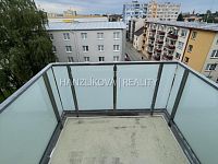 Pronájem nového zařízeného bytu 1+kk s terasou , Jírovcova ul. - Pronájem nového částečně zařízeného bytu 1+kk s terasou , Jírovcova ul.