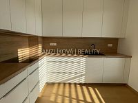 pronájem nadstandarndího nového bytu 3+kk s terasou B33, sklepem a parkováním, residence Hálkova - IMG_6368.jpg