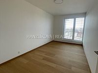 pronájem nadstandarndího nového bytu 3+kk s terasou B33, sklepem a parkováním, residence Hálkova - IMG_6379.jpg