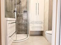 Pronájem moderního bytu 2+kk s lodžií, byt č. 18, 3. NP – Rezidence Hálkova, Pražské předměstí - IMG_2871.jpeg