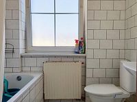 Pronájem zděného bytu 2+1 (č.5) se zahradou, Puklicova ulice - Koupelna, pronájem bytu 2+1, Puklicova, České Budějovice