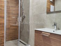 Pronájem kompletně zrekonstruovaného bytu 1+1 s balkónem, J. Opletala, sídliště Šumava - Koupelna, pronájem bytu 1+1, J. Opletala, České Budějovice