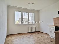 Pronájem kompletně zrekonstruovaného bytu 1+1 s balkónem, J. Opletala, sídliště Šumava - Kuchyně, pronájem bytu 1+1, J. Opletala, České Budějovice