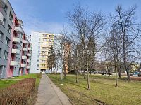 Pronájem kompletně zrekonstruovaného bytu 1+1 s balkónem, J. Opletala, sídliště Šumava - Okolí domu, pronájem bytu 1+1, J. Opletala, České Budějovice