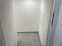 Nabízíme k pronájmu byt o dispozici 2+kk a celkové výměře 37 m², který se nachází v Nové ulici. - Nabízíme k pronájmu byt o dispozici 2+kk a celkové výměře 37 m², který se nachází v Nové ulici.