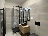 Pronájem nadstandardního  bytu 2+kk s šatnou, v širším centru českých Budějovic v Nové ulici,