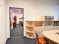 Pronájem kancelářských prostor ( 52 m2) s parkováním, Husova tř. - centrum ČB - IMG_3012.jpeg