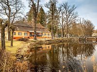 unikátní penzion na hrázi rybníka Hejtman / Chlum u Třeboně - 5.jpg