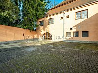 unikátní penzion na hrázi rybníka Hejtman / Chlum u Třeboně - 2.jpg