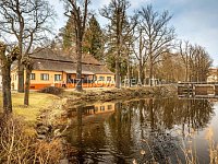 unikátní penzion na hrázi rybníka Hejtman / Chlum u Třeboně - 5.jpg