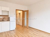 moderní byt 1+kk s prostornou terasou a parkovacím stáním v novostavbě - Suché Vrbné - 3.jpg