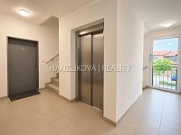 moderní byt 1+kk s prostornou terasou a parkovacím stáním v novostavbě - Suché Vrbné - 7.jpg
