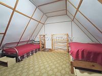 Pronájem dřevěné, plně vybavené chaty na pozemku o výměře 285 m2, Vodňany - Ložnice v podkroví, pronájem chaty, Vodňany