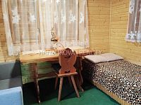 Pronájem dřevěné, plně vybavené chaty na pozemku o výměře 285 m2, Vodňany - Obývací pokoj, pronájem chaty, Vodňany