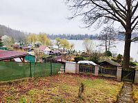 Pronájem dřevěné, plně vybavené chaty na pozemku o výměře 285 m2, Vodňany - Výhled ze zahrady, pronájem chaty, Vodňany