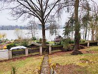 Pronájem dřevěné, plně vybavené chaty na pozemku o výměře 285 m2, Vodňany - Výhled ze zahrady, pronájem chaty, Vodňany