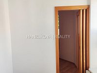 Pronájem malého částečně zařízeného bytu 1+1, ul. Rudolfovská - Ložnice, pronájem malého bytu 2+kk, Rudolfovská, České Budějovice