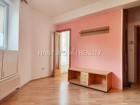 Pronájem malého částečně zařízeného bytu 1+1, ul. Rudolfovská - Obývací pokoj, pronájem malého bytu 2+kk, Rudolfovská, České Budějovice