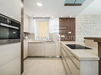 prodej jedinečného bytu 6+1, 303 m2, 100 m2 terasa, dvě garážová stání, rezidence DLOUHÁ LOUKA - 26-04-13 ČB Dlouhá Louka Byt Foto_19.jpg