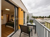 Pronájem kompletně zařízeného bytu 1+kk s gar. stáním, balkonem, Dobrovodská ul., ČB