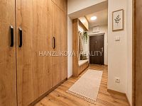 Pronájem kompletně zařízeného bytu 1+kk s gar. stáním, balkonem, Dobrovodská ul., ČB - 4.jpg